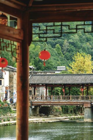 “Later, I told everyone how romantic Yao Li is on rainy days~”