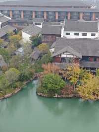 古鎮晨寐，塔上獨醒！