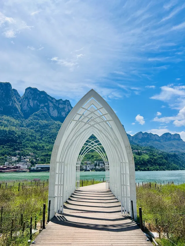 自駕賞三峽好風光 自駕賞三峽好風光