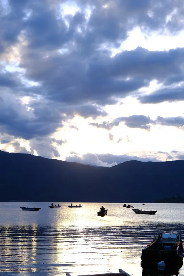 瀘沽湖日落天花板|女神灣的黃昏美到失語 瀘沽湖日落天花板|女神灣的黃昏美到失語