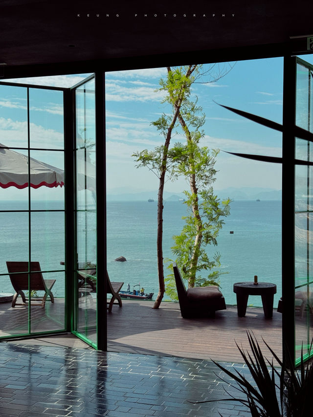 深圳松善｜住進紅牆藍海間的隱世美學度假地