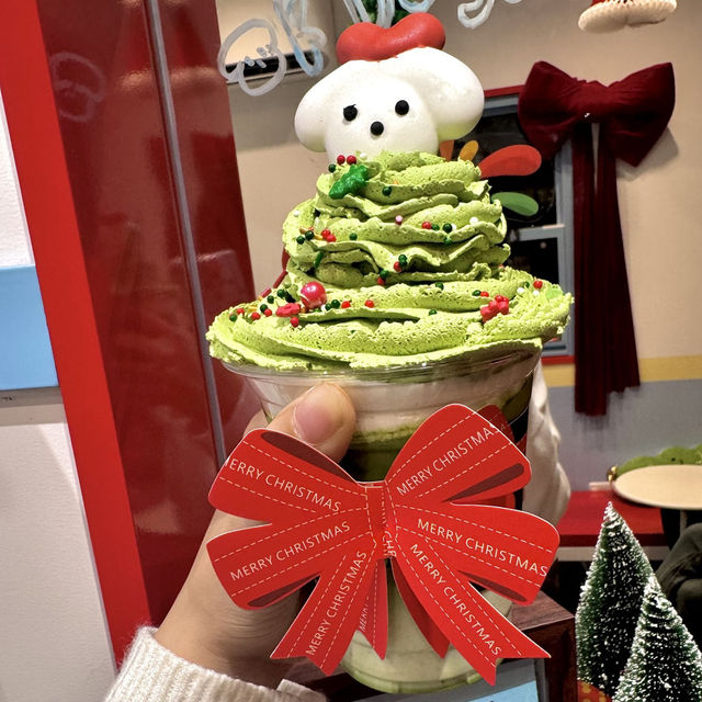 Shanghai’s Cutest Christmas Drinks on Xinle Road 🎄✨