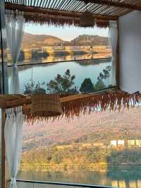 追完《烏蒙深處》執念山水，住東江湖同款網紅江景別墅