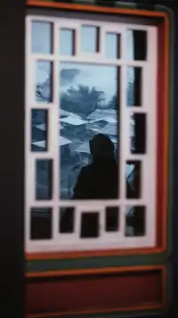 拉薩街頭的每一幀,都像加了舊膠片濾鏡