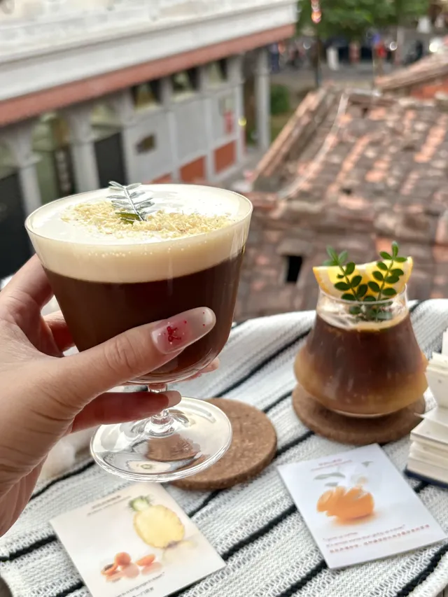 泉州新的!!古厝裡的紅聖誕樹太好拍啦 泉州新的!!古厝裡的紅聖誕樹太好拍啦