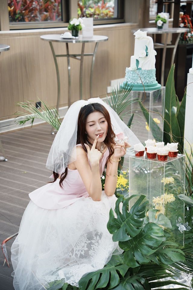 我在現實裡租借了一天,短暫地成為夢中婚禮的主角 我在現實裡租借了一天,短暫地成為夢中婚禮的主角