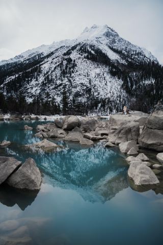 318国道沿いのブルーアイ涙、西蔵の然烏湖は息をのむ美しさ