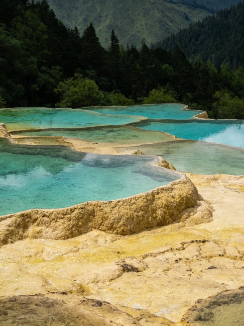 黄龍景区｜人間の瑶池カラフルな仙境 | Trip.com 松潘
