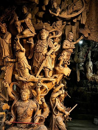 木彫り仏像の穴場探訪 | Trip.com 包頭