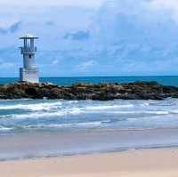 ประภาคารสีขาว ที่หาดนางทอง