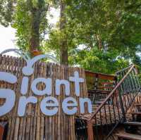 Giant Green  ร้านอาหารสไตล์ลอฟท์ในสวนยาง