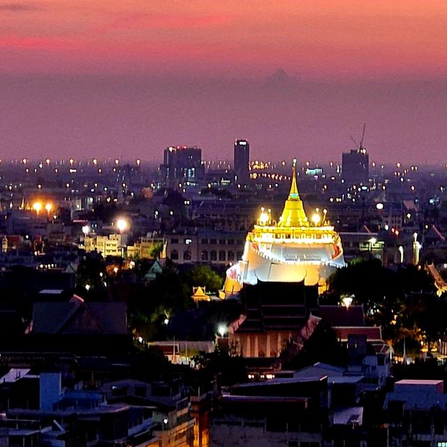 โรงแรมสระว่ายน้ำสวยกลางกรุง