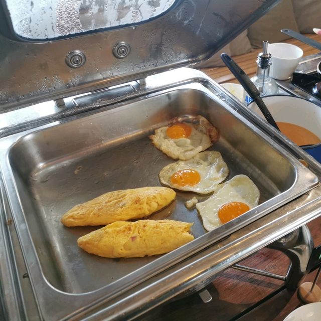 มื้อเช้าสุดฟิน ที่ห้องอาหารชาวมง 🍳🍞🥗🥩🧀