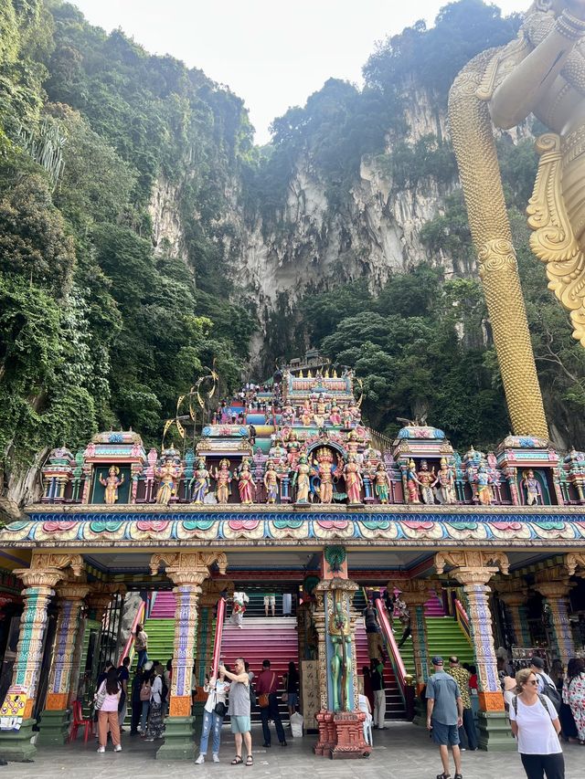 Batucave กับการขึ้นบันได 272 ขั้นสู่ประตูสวรรค์