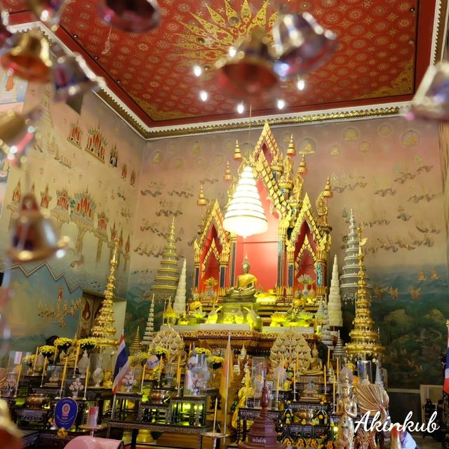 สักการะขอพรหลวงพ่อพระใส