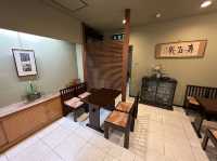 名古屋・伏見。街中で見つけた和菓子屋さん。『むらさきや』で生菓子を楽しむ。