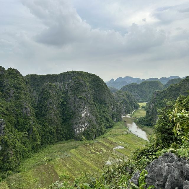 Ninh Bình, Hanoi Vietnam 🏔️⛅ 