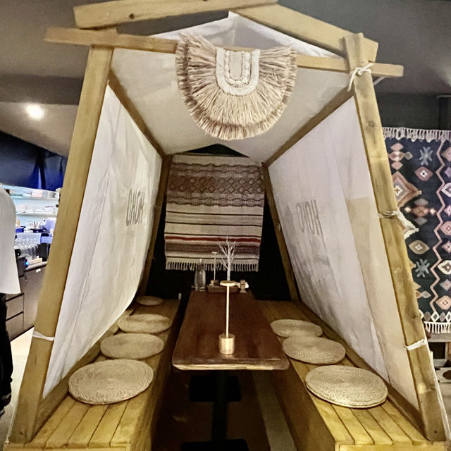 鬧市中的露營主題西餐廳 鬧市中的露營主題西餐廳