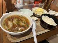 静岡・静岡駅。駅改札近く『餃子専門店 餃子研究所』のスープ餃子定食