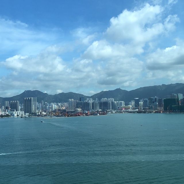 特色無邊際泳池｜同大海景融為一體