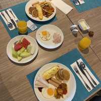 Breakfast at EAT OZO นอร์ธพัทยา 🥗🥪🥞🍳☕️