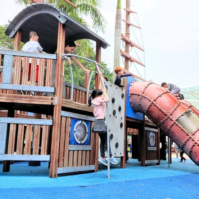 赤柱廣場的海盜船兒童遊樂場