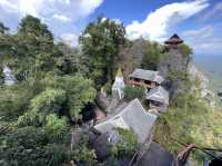 Unseen ลำปาง วัดสวยเจดีย์สีขาว บนยอดเขาสูงเสียดฟ้า