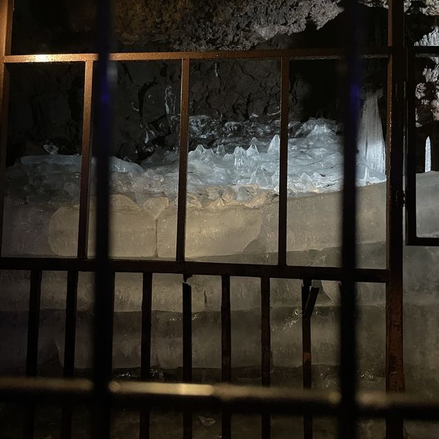 鳩沢氷 ICE CAVE