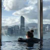 特色無邊際泳池｜同大海景融為一體
