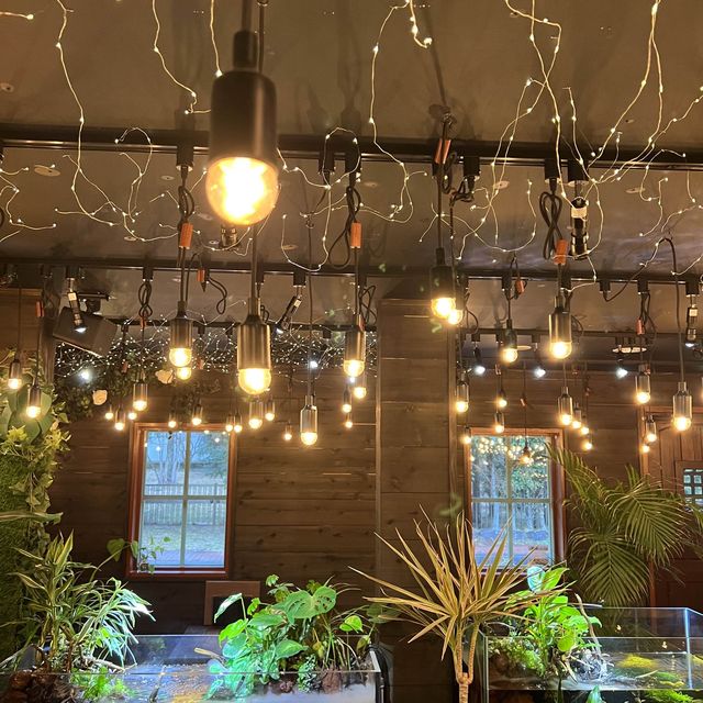 與箱根小王子博物館一街之隔的Café riposo
