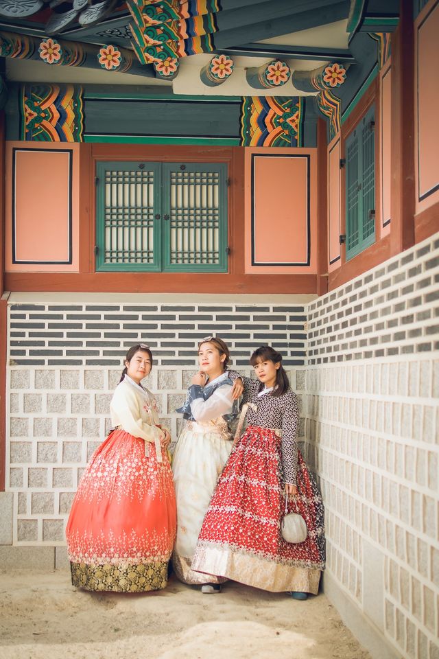 ใส่ฮันบก เดินชม Gyeongbokgung Palace กันค่ะ