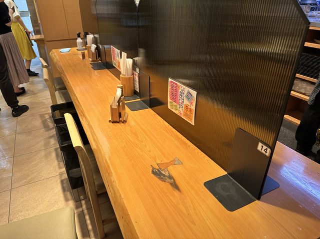 愛知・名古屋。名古屋コンコース。時間は無くても名物を味わいたい人にオススメ『驛釜きしめん』