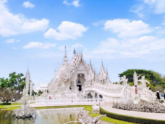 • วัดร่องขุน จังหวัดเชียงราย 🛖✨