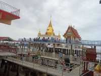 วัดหงษ์ทอง ริมทะเลอ่าวไทย