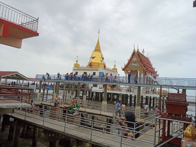 วัดหงษ์ทอง ริมทะเลอ่าวไทย