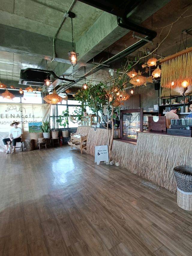 คาเฟ่วิวสวย "มีนา Cafe' Kachanaburi"