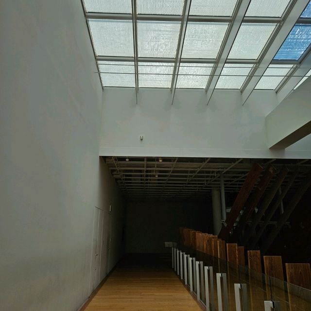 玻璃與木作的建築之美-富山市玻璃美術館