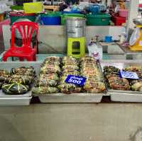 สะพานปลาอ่างศิลา ตลาดอาหารทะเลและของฝาก จ.ชลบุรี
