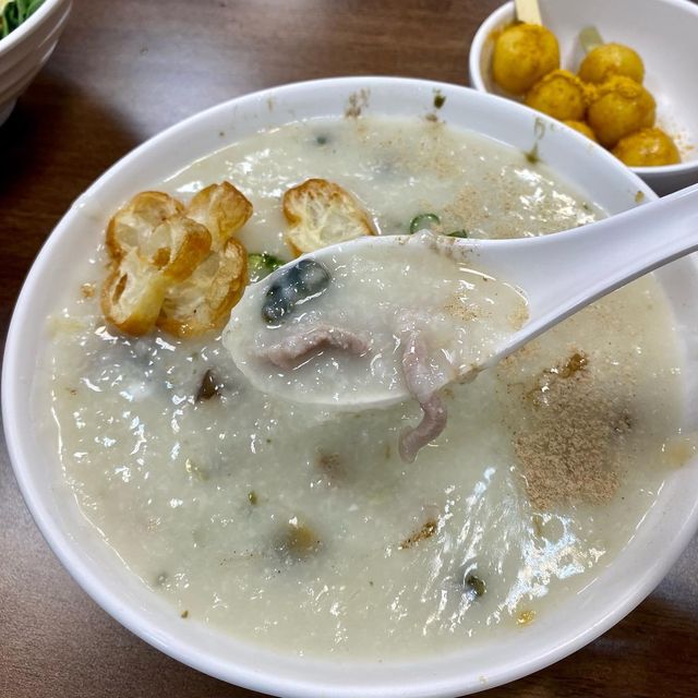 【高雄】榮興港式宵夜｜道地平價港式宵夜店 臘味蘿蔔糕好好吃！