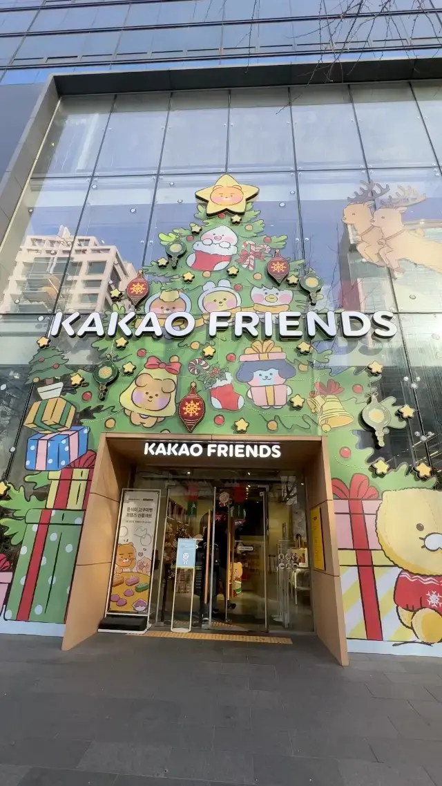 首爾Kakao Friends弘大旗艦店聖誕季來啦😍🎄
