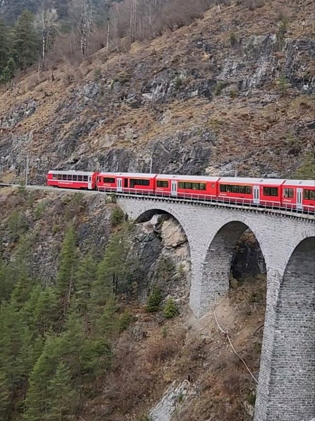 【瑞士鐵路】瑞士東部山區地標：伯爾納特快車&冰川快車的象徵與海報！