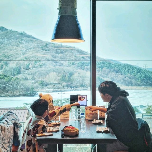 산장느낌 카페