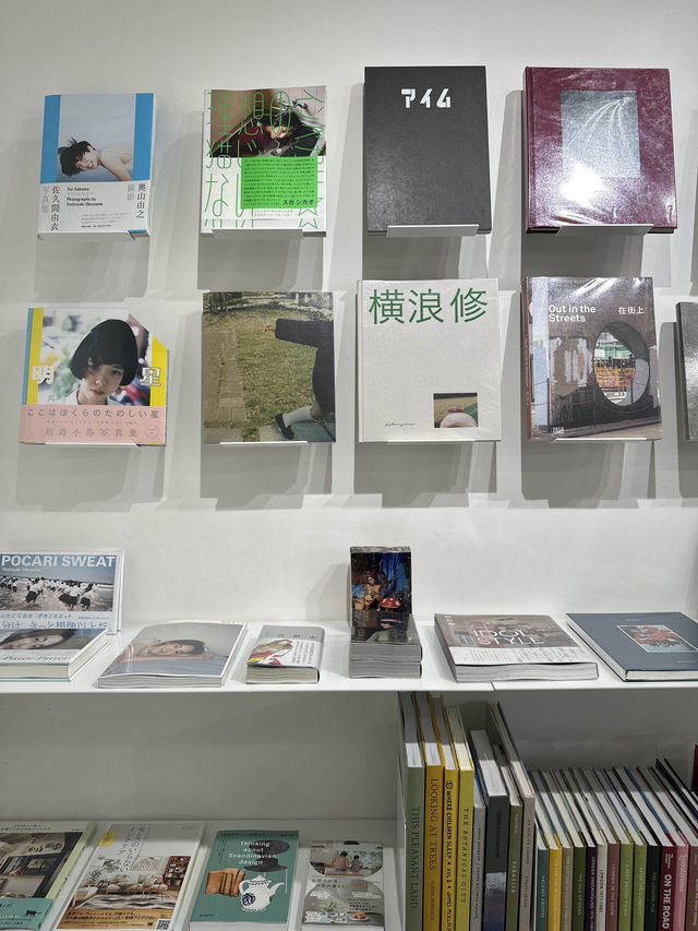 Taipei : Moom bookshop ร้านหนังสือตามไอดอล