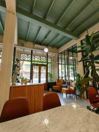 Escape from the Crowd at Schizzi Cafe, Bangkok