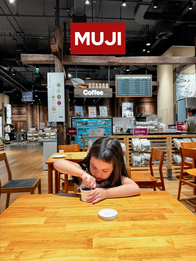 แวะทานไอศครีมคลายร้อนที่ MUJI