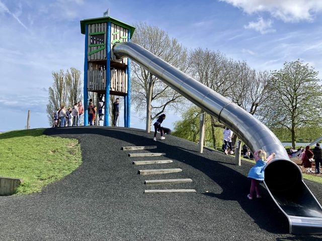 Milton Keynes 兩大湖畔一天遊 @ 春遊英國