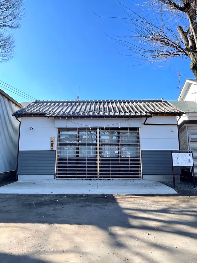 【本多八幡神社/東京都】朱塗りのコンクリート社殿と夫婦木