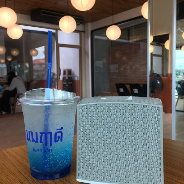 Nom Ruedee Cafe