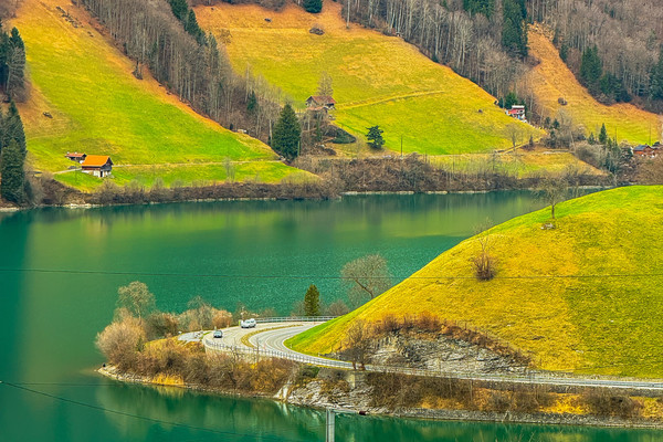 🇨🇭 ルンゲルン湖: 静かな高山の楽園 | Trip.com ルンガーン