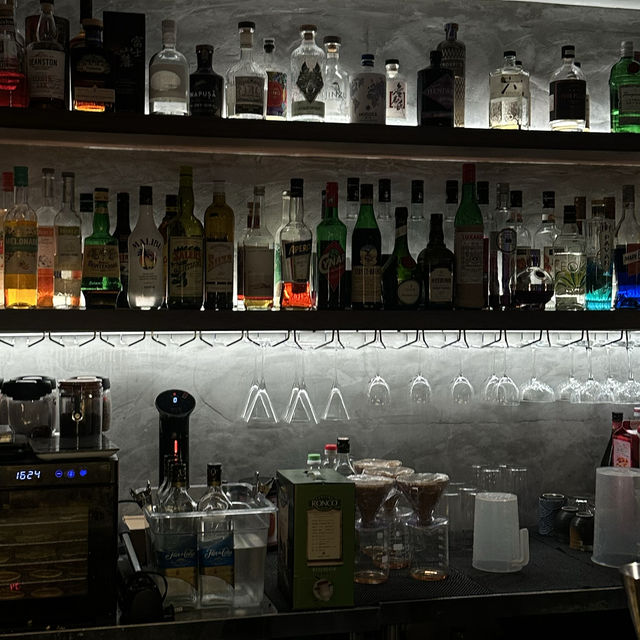 ไปนั่งจิบ Cocktails ที่ Nonsense Cafe & Bar - Wuch